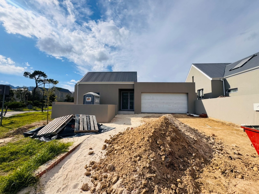 To Let 3 Bedroom Property for Rent in Somerset Lakes Western Cape